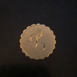 Pin with letter L